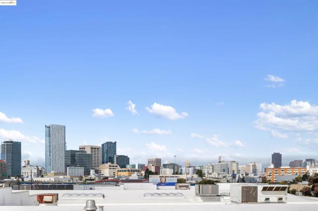 1402 15th St, San Francisco CA: https://media.crmls.org/mediaz/7206c327-c342-450a-a443-fdf8725fbc78.jpg