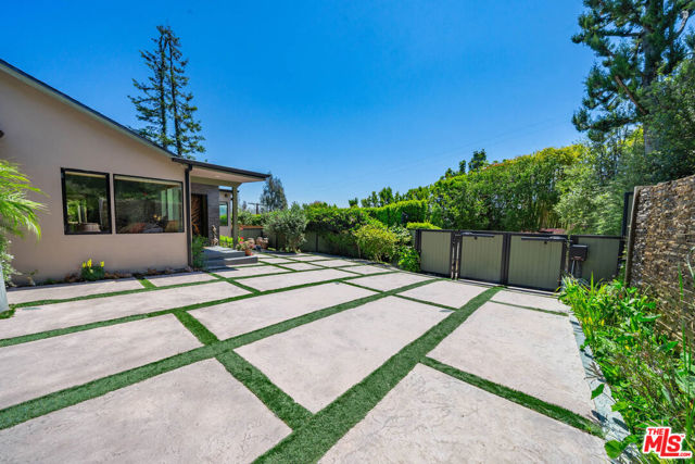 2841 Montcalm Avenue, Los Angeles CA: https://media.crmls.org/mediaz/7207060d-a198-45bc-b7c6-1b63d2d2a154.jpg