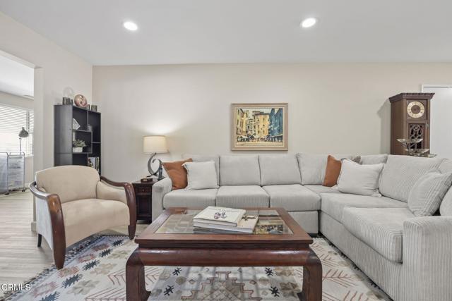4222 Village 4, Camarillo CA: https://media.crmls.org/mediaz/72070722-bc66-4f36-b2da-e55cb24fe270.jpg