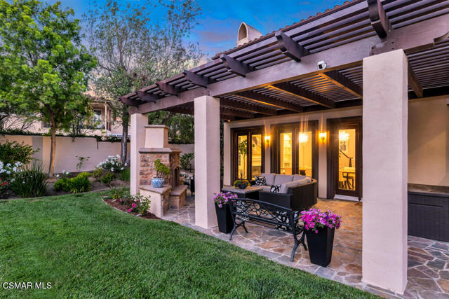 5715 Calais Court, Calabasas CA: https://media.crmls.org/mediaz/72070c92-e1fc-492e-a7b8-f72cbb7f6d42.jpg