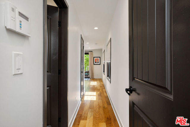 6216 Primrose Avenue, Los Angeles CA: https://media.crmls.org/mediaz/72076bd6-0145-44ad-9781-051261fa37f8.jpg