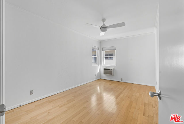 1929 Tamarind Avenue, Los Angeles CA: https://media.crmls.org/mediaz/72081275-8029-41ff-924a-224d13622097.jpg