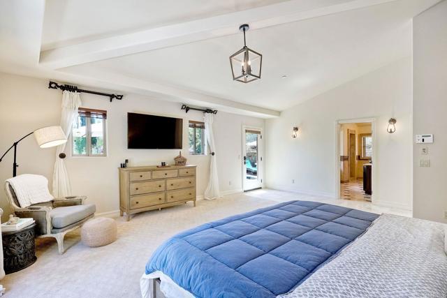 11558 Creek Road, Poway CA: https://media.crmls.org/mediaz/72081898-1344-43cc-81b8-a50944cabe11.jpg