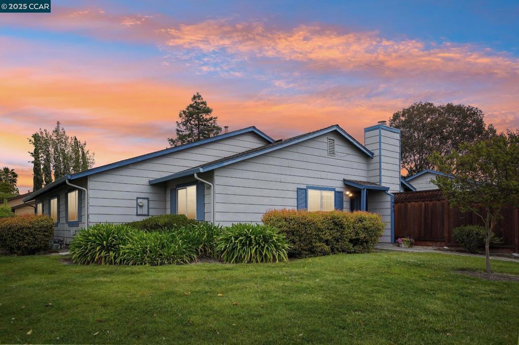 1643 Gladiolus Ct