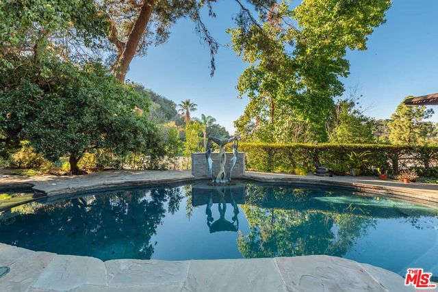 1925 Loma Vista Drive, Beverly Hills, California 90210, 4 Bedrooms Bedrooms, ,4 BathroomsBathrooms,Single Family Residence,For Sale,Loma Vista,23330125