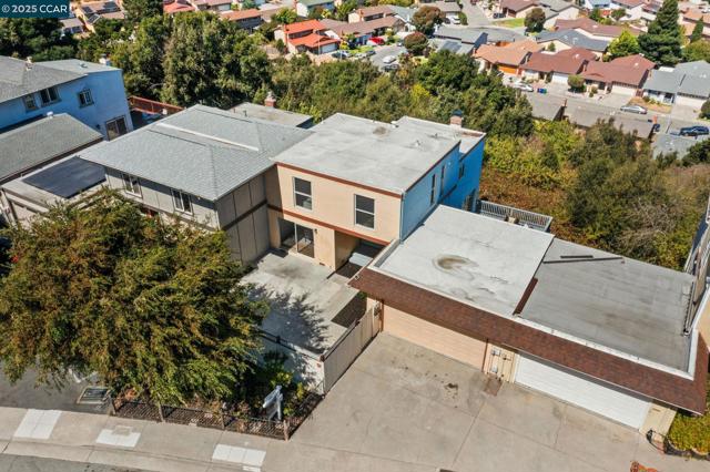 989 Parkside Dr, Richmond CA: https://media.crmls.org/mediaz/72086bee-0a36-4a09-a140-e359277eb6e4.jpg