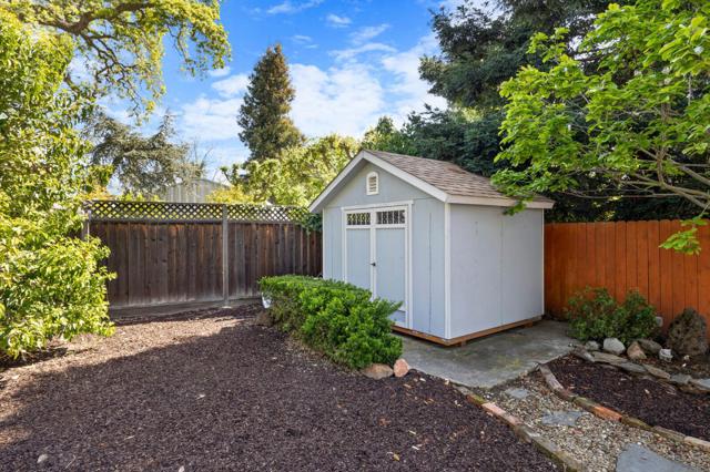 3755 Bay Road, Menlo Park CA: https://media.crmls.org/mediaz/72087596-c01a-4f91-aa5a-a3ba6d48d53e.jpg