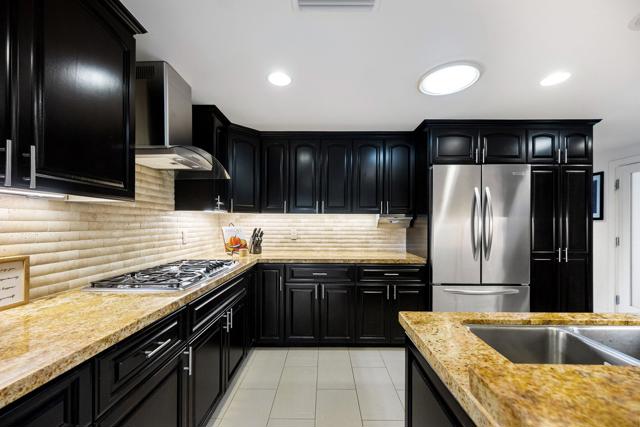 73484 Goldflower Street, Palm Desert CA: https://media.crmls.org/mediaz/7208f7be-6f34-42b1-858e-ff29a8473829.jpg