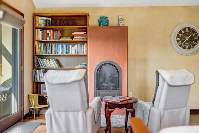 810 Altura Place, Del Rey Oaks CA: https://media.crmls.org/mediaz/7209613c-816b-4fb4-a9ef-7d0f1edcb581.jpg