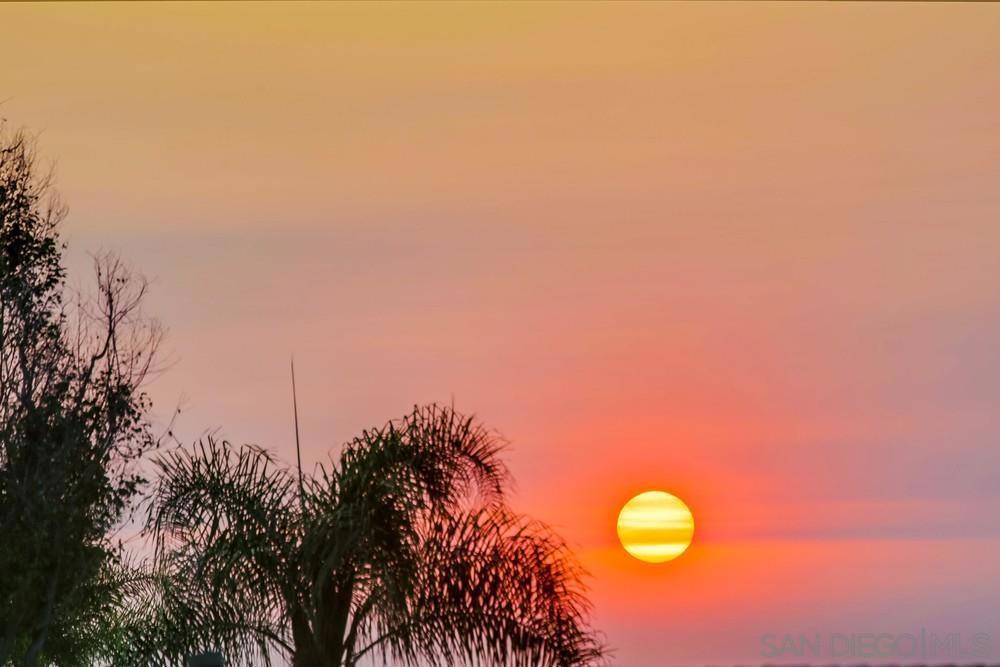 https://media.crmls.org/mediaz/7209e695-e3f6-450f-b2ff-6a90ee00a10f.jpg?preset=X-Large