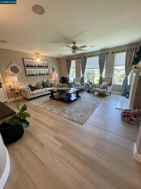 2365 Lansdowne Pl, Vallejo CA: https://media.crmls.org/mediaz/720a0349-403b-4e13-958f-aa9d18becd17.jpg