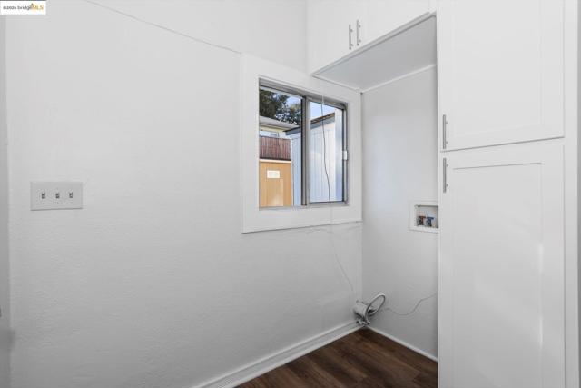 1641 E 20th Street, Oakland CA: https://media.crmls.org/mediaz/720a4cf1-3774-4514-bf46-4348879fe242.jpg