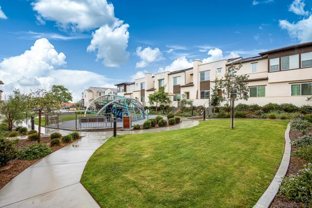 2097 Bluestone Cir, Chula Vista CA: https://media.crmls.org/mediaz/720a67bb-cfe1-4f02-b764-1c259d85b7de.jpg