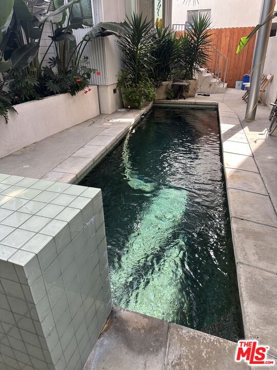 https://media.crmls.org/mediaz/720a8efe-32ca-4940-b6da-041ee3718111.jpg?preset=X-Large