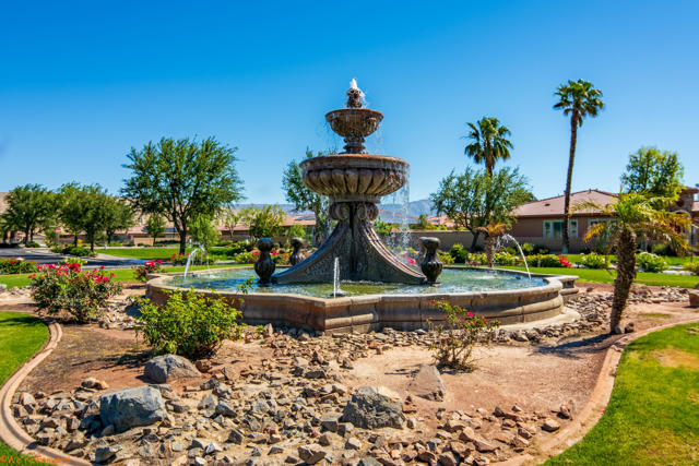 164 Via Milano, Rancho Mirage CA: https://media.crmls.org/mediaz/720bf451-290e-491d-b0d6-997bbd9ebbb0.jpg