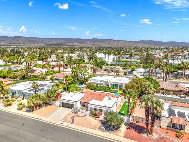1862 N Nogales Way, Palm Springs CA: https://media.crmls.org/mediaz/720c2546-3bcf-431e-bd8b-1a63a4e65b18.jpg