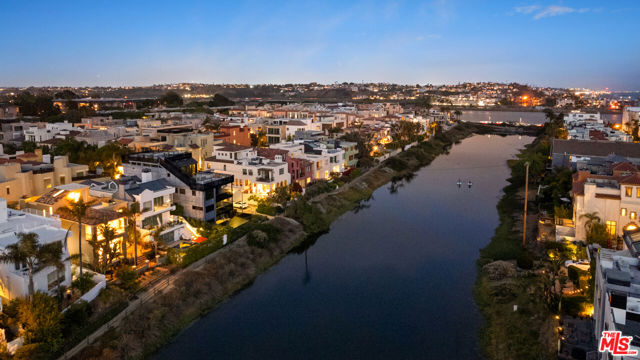 5105 Via Donte, Marina del Rey CA: https://media.crmls.org/mediaz/720c6c0f-7871-406b-9d33-a26f95bcb46b.jpg