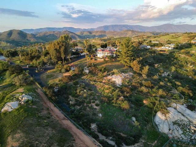 11671 Mesa Verde, Valley Center CA: https://media.crmls.org/mediaz/720ceb32-5174-4789-9129-d951d8660c4d.jpg