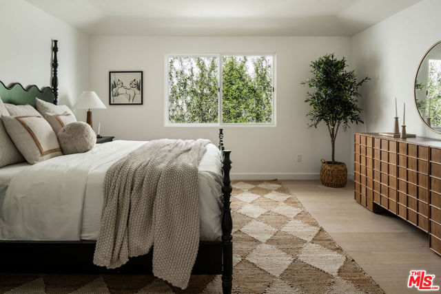 8819 Evanview Drive, Los Angeles CA: https://media.crmls.org/mediaz/720d0148-b625-44b1-8564-54c04f8188fa.jpg