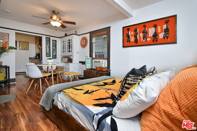 224 Horizon Avenue, Venice CA: https://media.crmls.org/mediaz/720d698d-8acc-4644-9e45-f9affd896fe3.jpg