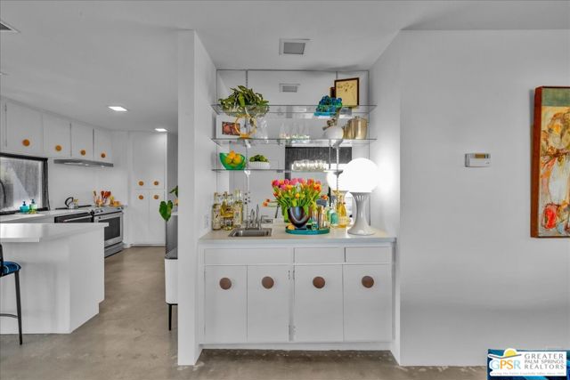 2530 N Whitewater Club Drive #A, Palm Springs, CA 92262