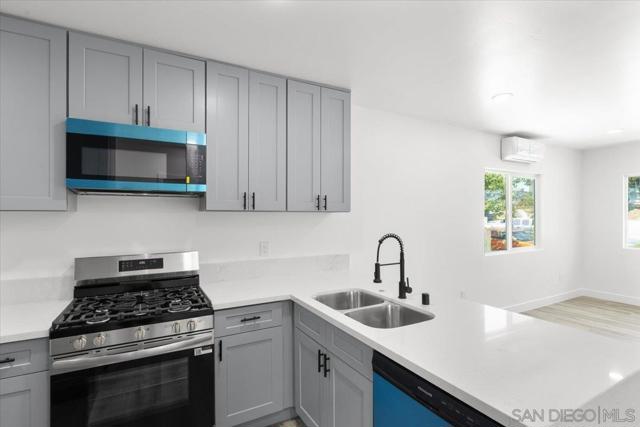3867 Teak St, San Diego CA: https://media.crmls.org/mediaz/720ddcdf-39d6-438d-959f-84eb80da708e.jpg