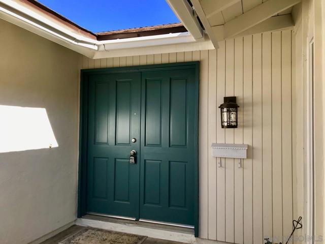 5091 Park Rim Dr, San Diego CA: https://media.crmls.org/mediaz/720e38df-311b-4fb4-a6ff-abeea0fbf2b1.jpg