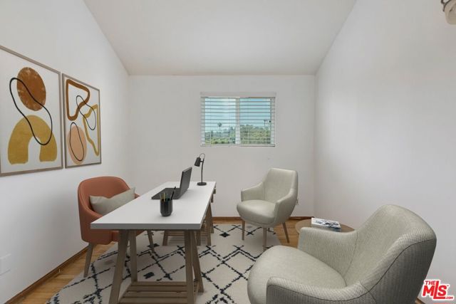 5049 Hesperia Avenue, Encino CA: https://media.crmls.org/mediaz/720e4963-8720-4846-9fd1-e4b4439f4f20.jpg
