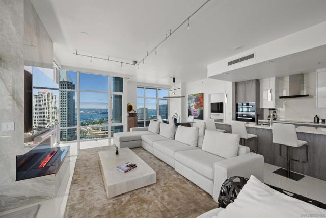 550 Front Street, San Diego CA: https://media.crmls.org/mediaz/720e6b35-871f-4d68-9d6e-b57beb7c53c4.jpg