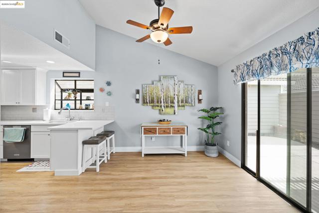 2256 Camborne Dr, Modesto CA: https://media.crmls.org/mediaz/720ec095-b563-4b39-9699-118caa2f0116.jpg