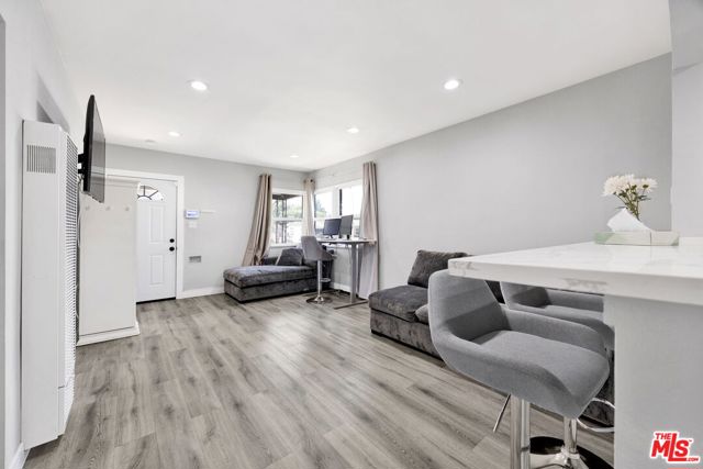201 E 91st Street, Los Angeles CA: https://media.crmls.org/mediaz/720ec800-936b-4a56-b209-4220853dc3ae.jpg