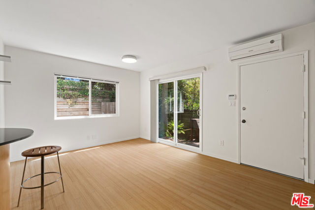 631 Pier Avenue, Santa Monica CA: https://media.crmls.org/mediaz/720f2417-3bcb-4a3c-93c7-0f9b92176439.jpg