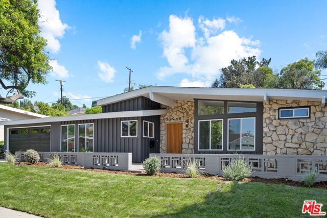 22946 Brenford Street, Woodland Hills CA: https://media.crmls.org/mediaz/720f2568-9dcf-4d09-ae02-6dcb5740e9cb.jpg
