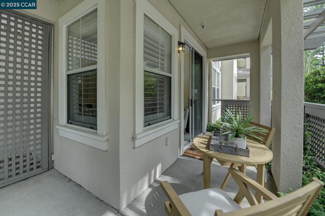1860 Tice Creek, Walnut Creek CA: https://media.crmls.org/mediaz/720f39dd-4728-4c35-986c-3079ce3de4e3.jpg