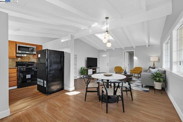 27946 Pompano Ave, Hayward CA: https://media.crmls.org/mediaz/720f3ad6-0e6c-42ce-904b-5ca396d19eef.jpg