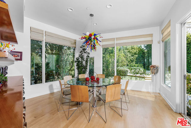 222 Avondale Avenue, Los Angeles CA: https://media.crmls.org/mediaz/720f9def-aa16-432d-abc8-f9442d09254b.jpg