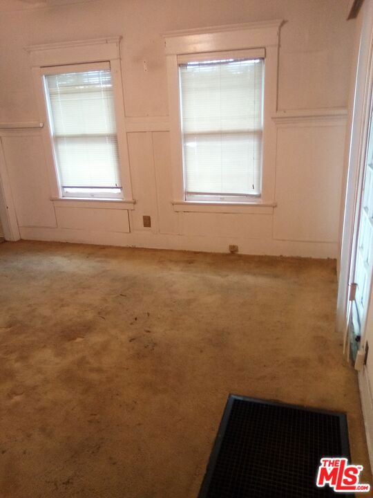 815 W 50th Street, Los Angeles CA: https://media.crmls.org/mediaz/72106382-f328-4c54-b71b-bbaf32da4eef.jpg