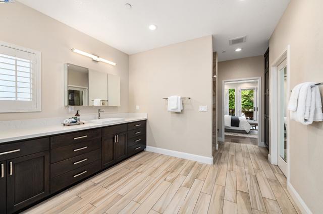 1398 Benedict Ct, Pleasanton CA: https://media.crmls.org/mediaz/72109054-a991-4616-adb5-56c11efc6c75.jpg