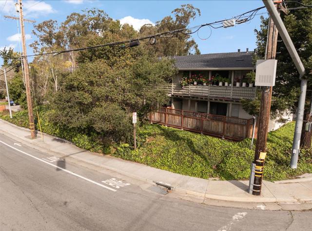 2945 Capitola Road, Santa Cruz CA: https://media.crmls.org/mediaz/721132cf-6297-41e8-bd76-0990c05d6fb9.jpg