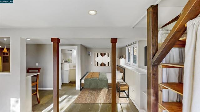 5716 Merriewood Drive, Oakland CA: https://media.crmls.org/mediaz/7211bad9-df2a-4cbb-a868-ca88a8303325.jpg