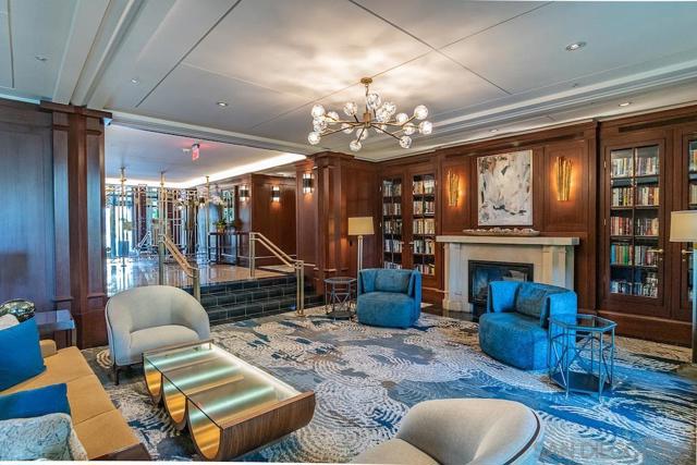 500 W Harbor Dr, San Diego CA: https://media.crmls.org/mediaz/7211f762-e3f1-4c9c-bcb1-b3968d4ade6b.jpg