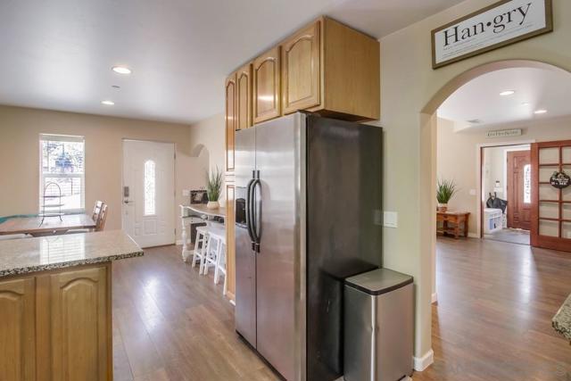 210 Frances Dr, El Cajon CA: https://media.crmls.org/mediaz/72125d5b-b8d2-45cc-bfe5-62e1ae7cd5b5.jpg