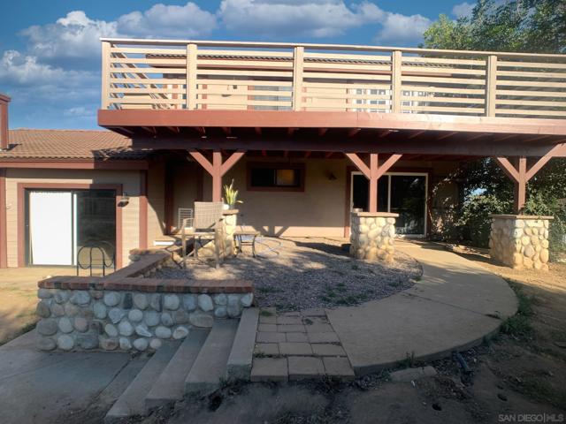 27332 Cool Water Ranch RD, Valley Center CA: https://media.crmls.org/mediaz/72137c21-45a6-4865-9006-9e812a97c885.jpg