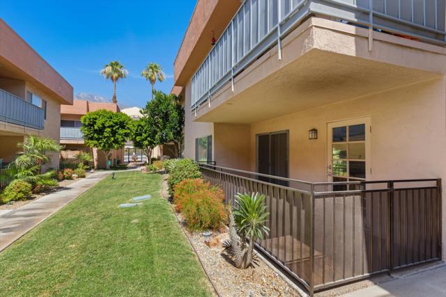 400 N Sunrise Way, Palm Springs CA: https://media.crmls.org/mediaz/72138dbf-0a20-44df-80a1-592442e30fb1.jpg