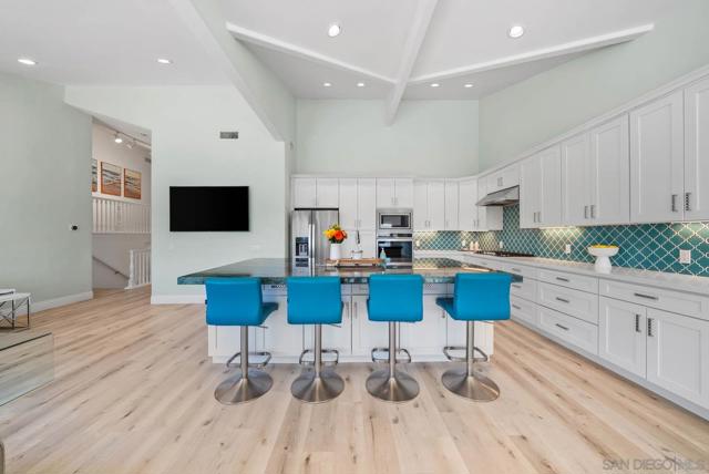17221 Cloudcroft Dr, Poway CA: https://media.crmls.org/mediaz/7213c6b0-c83d-4de5-8d2c-806b70d9ed07.jpg