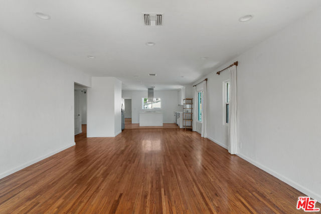 4031 Edenhurst Avenue, Los Angeles CA: https://media.crmls.org/mediaz/7213d134-ac70-427c-a2a7-8fb683145fab.jpg