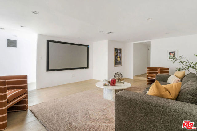 2600 Zorada Drive, Los Angeles CA: https://media.crmls.org/mediaz/721436df-3cc3-4815-83d5-e5c7c9f4c172.jpg