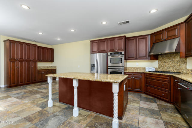 167 Bellafonte Court, Camarillo CA: https://media.crmls.org/mediaz/72144937-ba19-47fa-a558-f127c97067cf.jpg