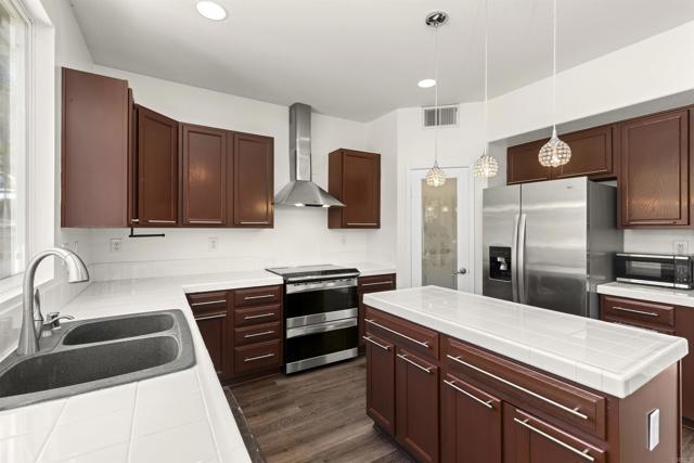 30163 Destiny, Murrieta CA: https://media.crmls.org/mediaz/7214a065-9960-47de-86cf-cb1bb212353e.jpg