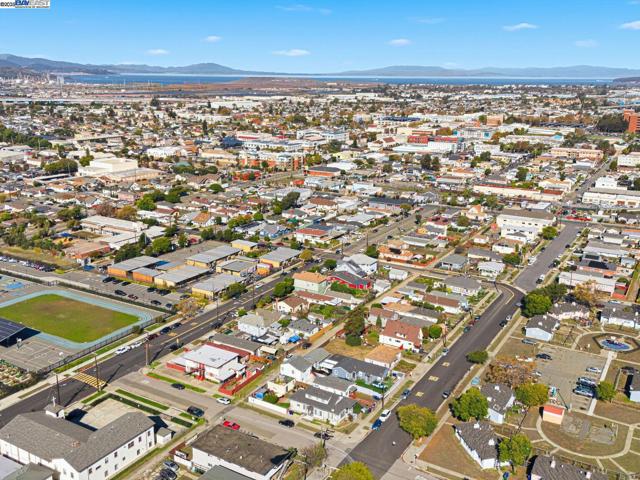 261 S 13th St, Richmond CA: https://media.crmls.org/mediaz/7214bb30-d501-4620-89fe-908cfc57defa.jpg